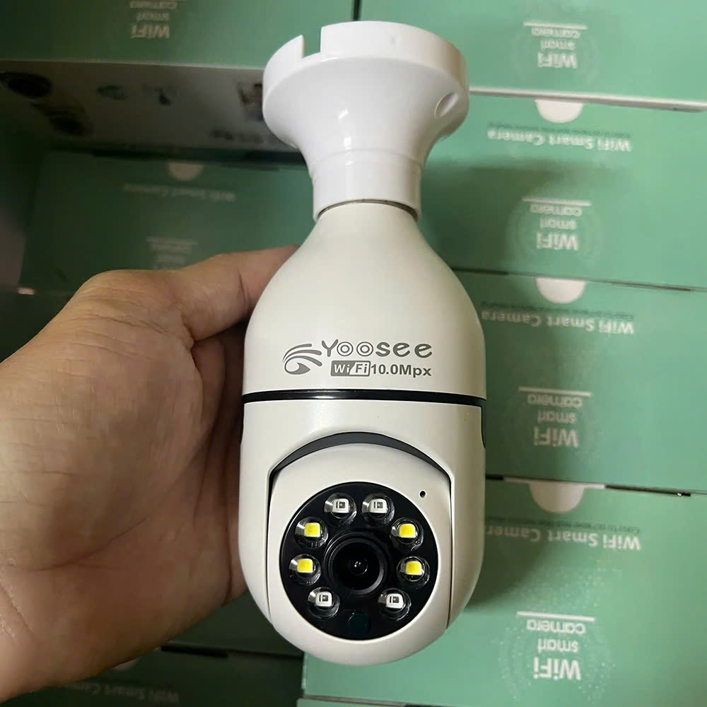 Camera Wifi Yoosee Xài Đui Bóng Đèn 8 Led Xoay 360 Độ 1080P HK211