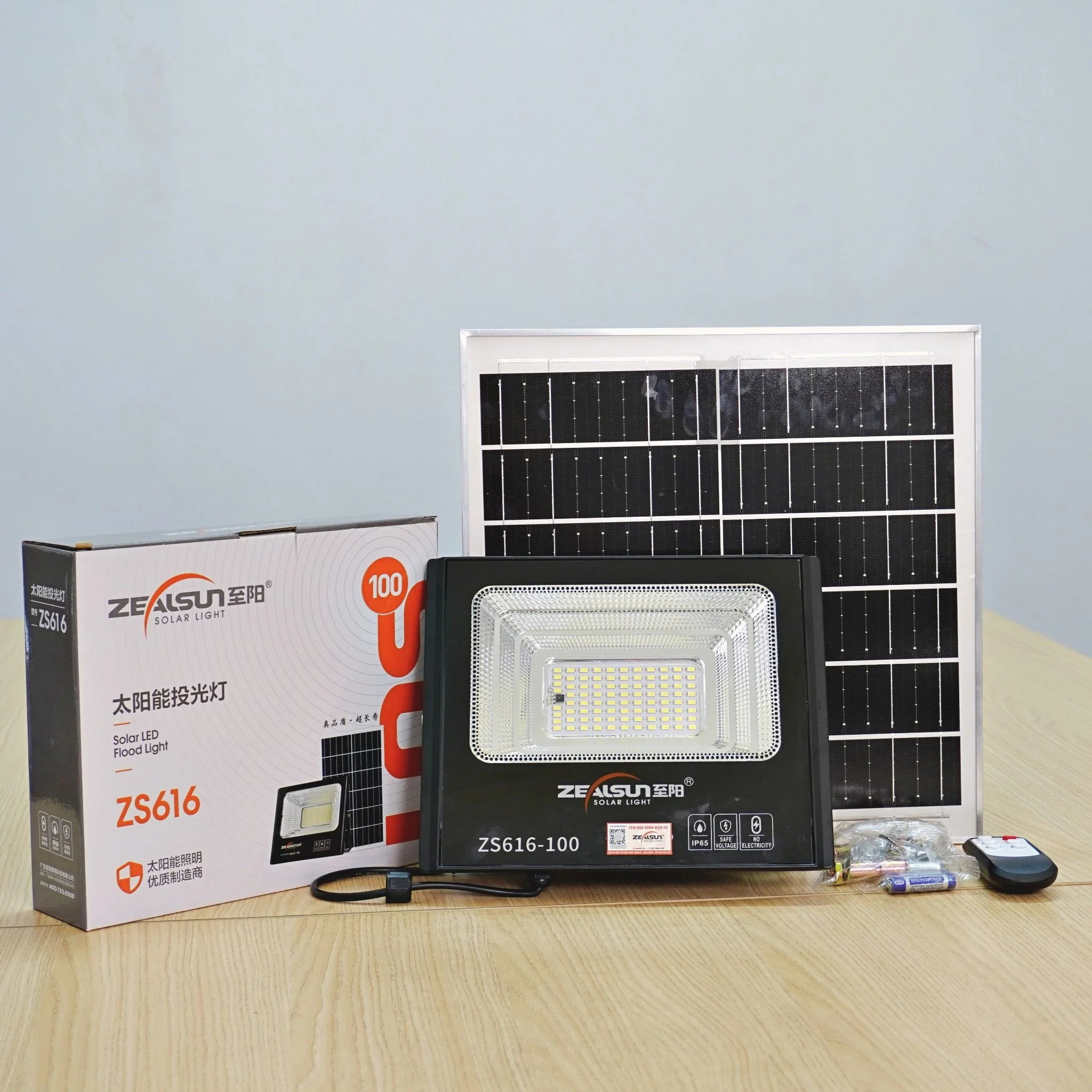 Đèn pha năng lượng mặt trời 100W ZS616-100