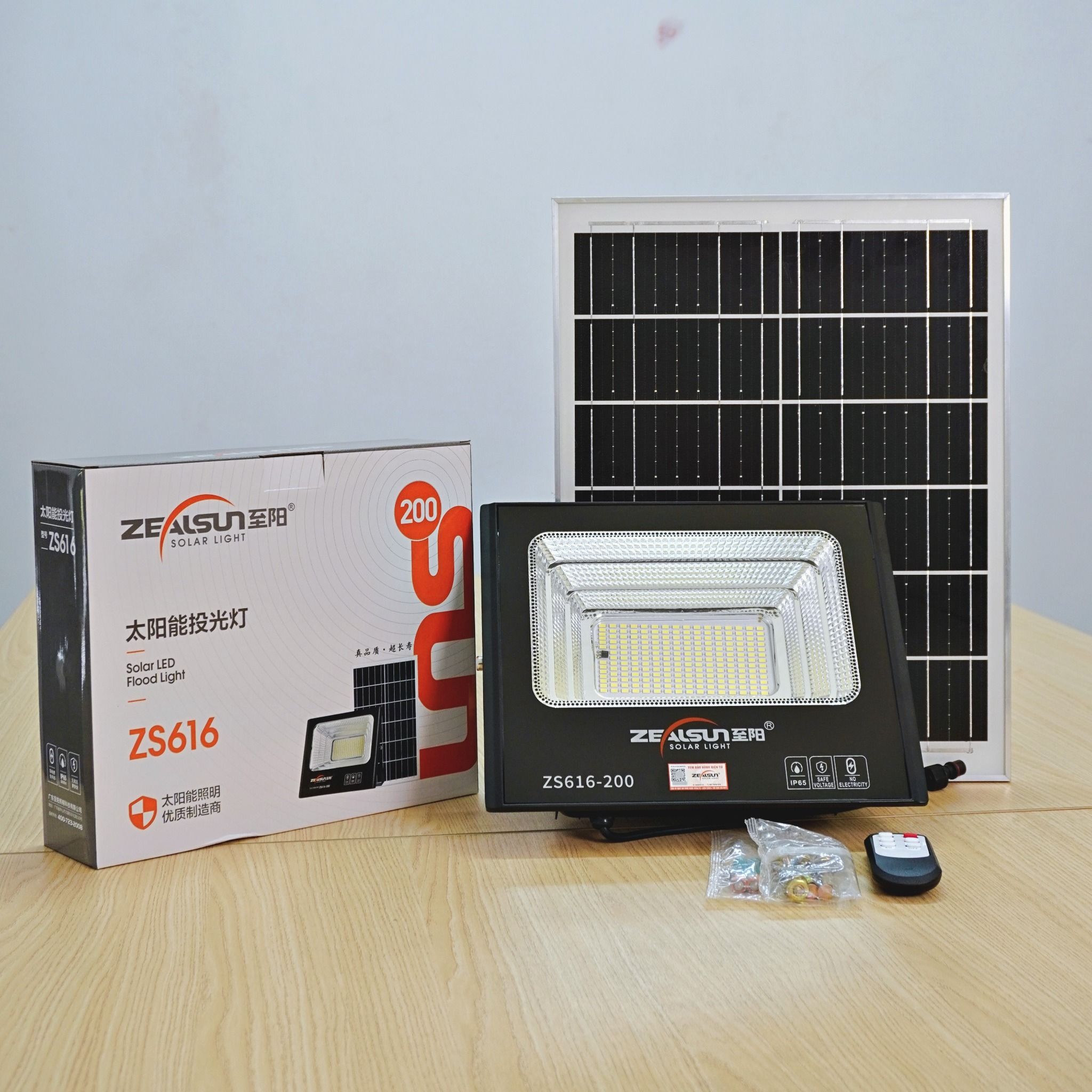 Đèn pha năng lượng mặt trời 200W ZS616-200