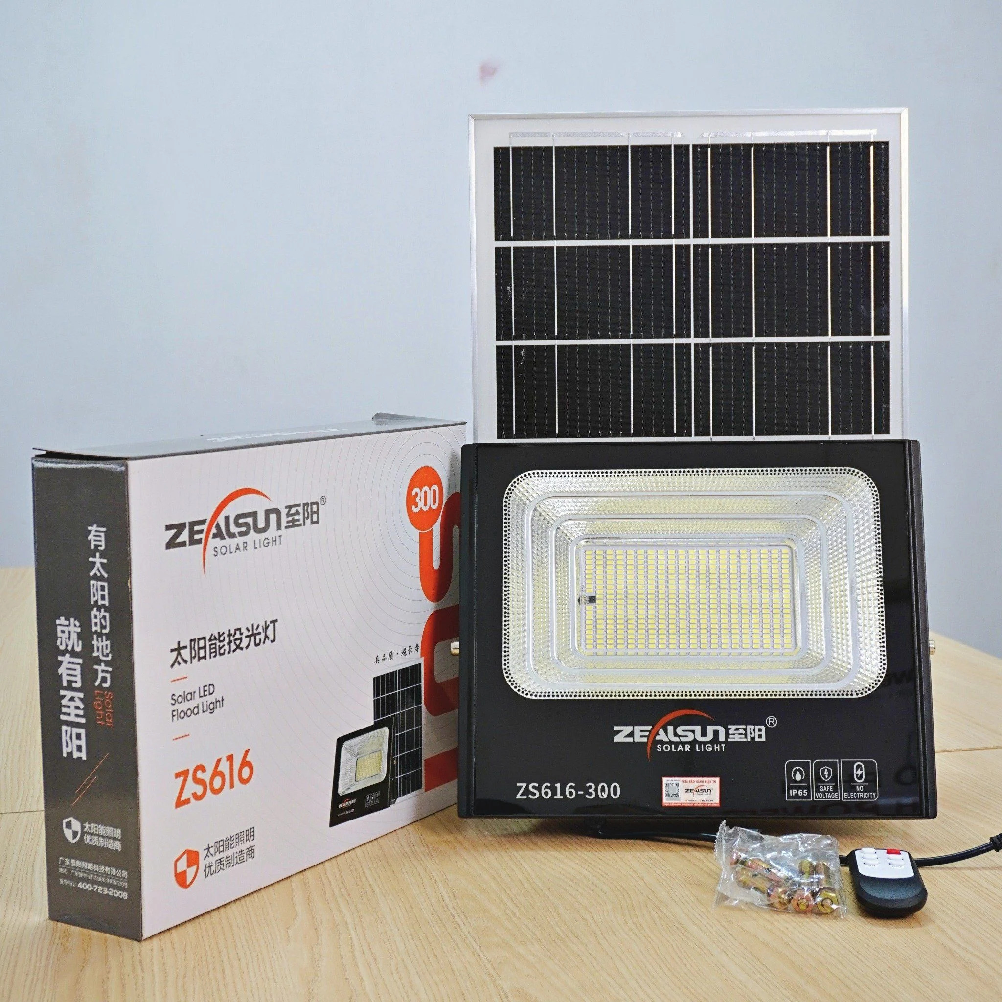 Đèn pha năng lượng mặt trời 300W ZS616-300