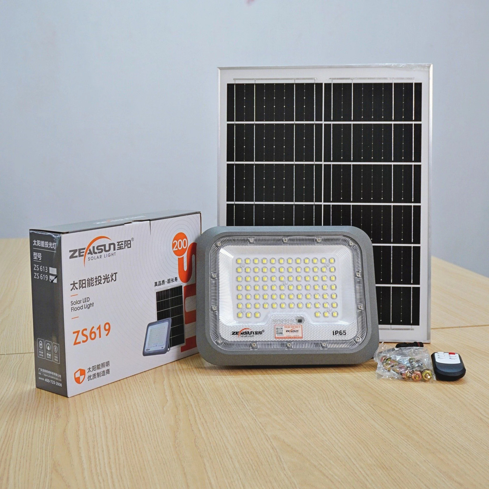 Đèn pha năng lượng mặt trời 200W ZS619-200
