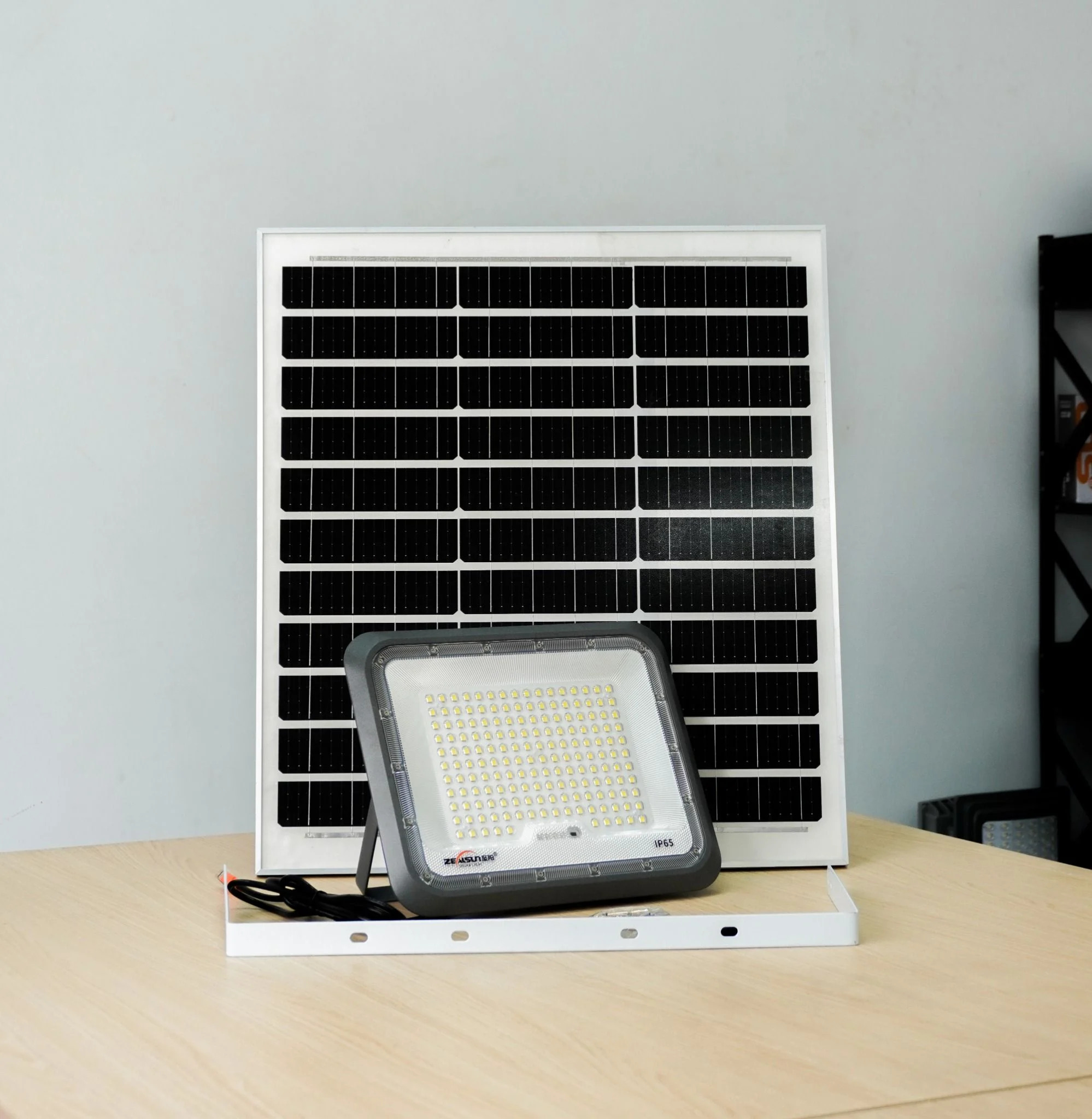Đèn pha năng lượng mặt trời 500W ZS619-500